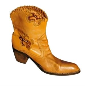 MIA Vintage Daisy Y2K Western Cowgirl Ankle Boots Tan Leather Pointed 8.5M